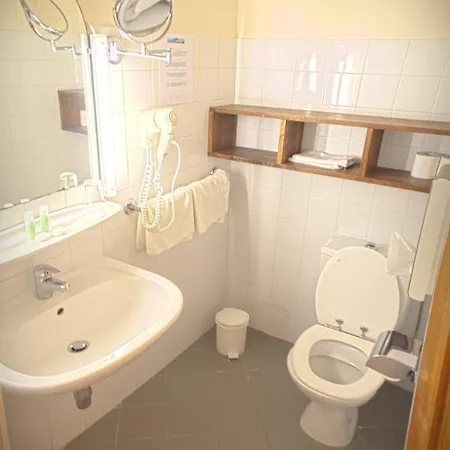 Restaurant Les Deux Freres روكوبرُن كاب مارتي