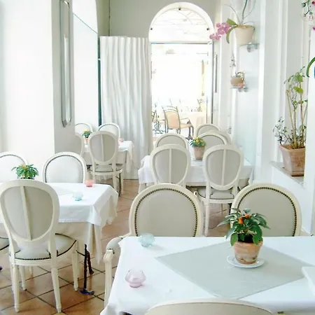 Restaurant Les Deux Freres فندق