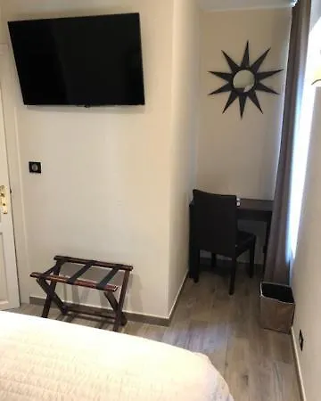 Restaurant Les Deux Freres 酒店 罗克布吕讷-卡普马丹