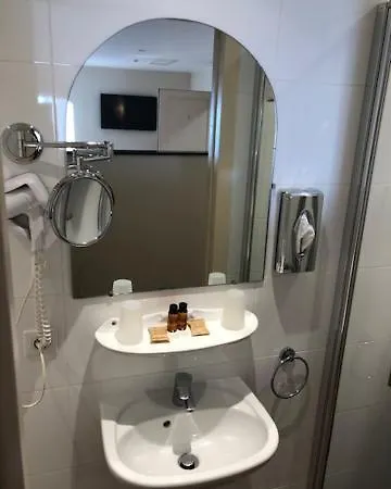 فندق Restaurant Les Deux Freres 2*